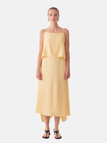 Beatrice .b - Vestido en amarillo: frente