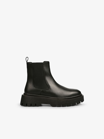 Scalpers Chelsea Boots in Black