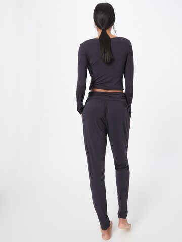 CURARE Yogawear Tapered Sportbyxa i blå