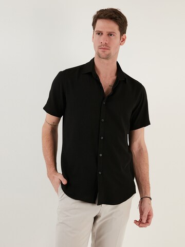 Coupe regular Chemise 'Buratti' Buratti en noir : devant