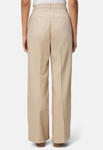 zero Slim fit Pleat-front trousers in Beige