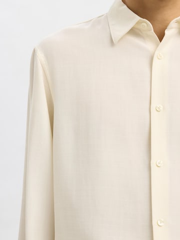 SELECTED - Ajuste confortable Camisa en blanco