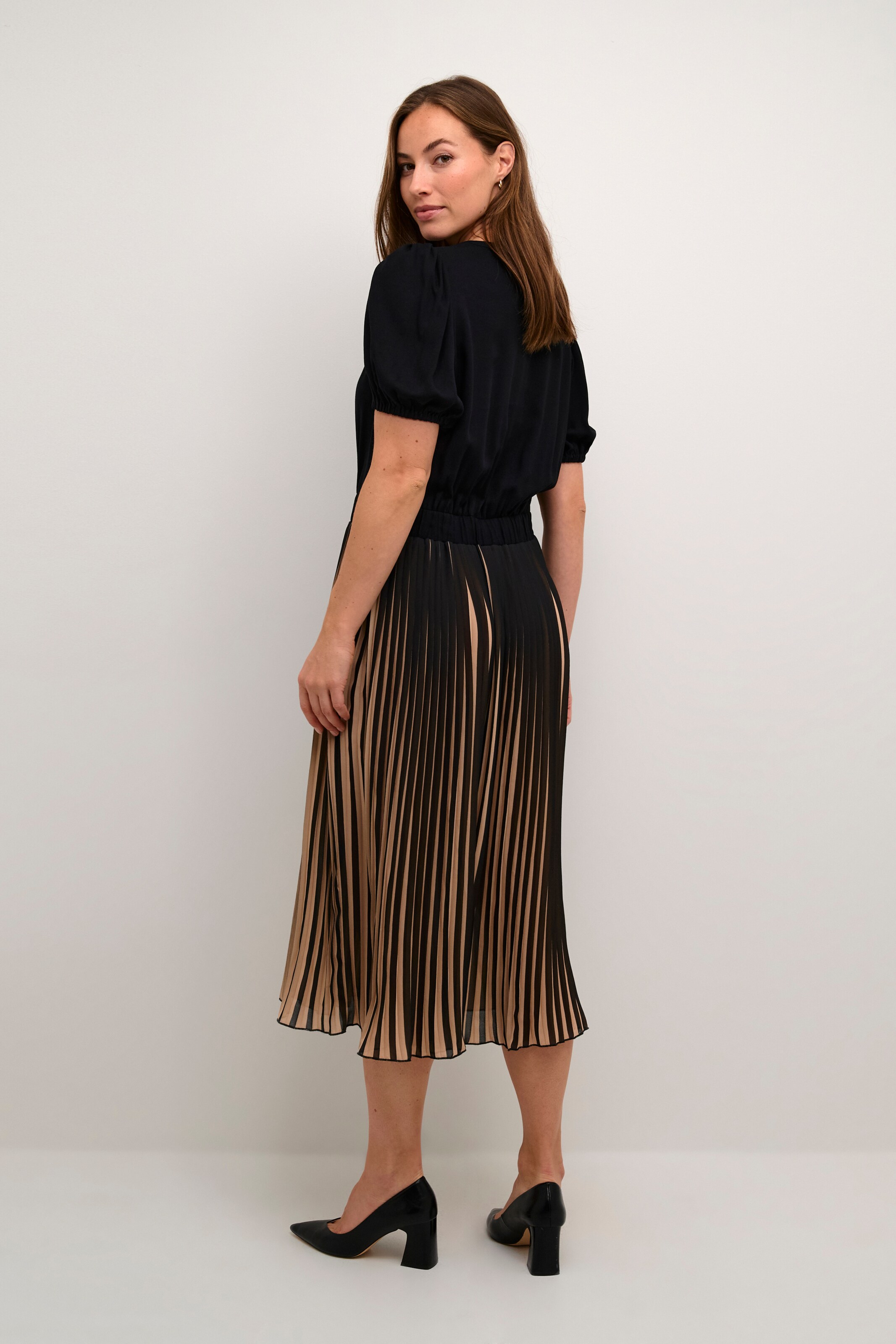 Robe Noire Et Dorée LuLaRoe Carly Medium - Neuve Avec étiquettes - Style Zigzag élégant