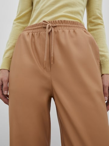 EDITED Tapered Pants 'Madison' in Beige