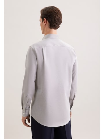 Coupe regular Chemise business 'Schwarze Rose' SEIDENSTICKER en gris