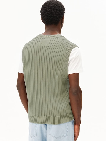 ARMEDANGELS Pullunder PIGMENT DYE in Grün