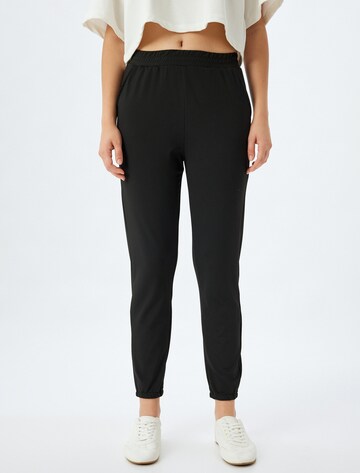 Koton Tapered Hose in Schwarz: Vorderseite