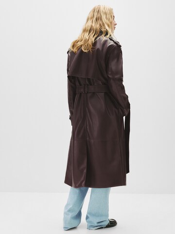 Pull&Bear Välikausitakki värissä punainen