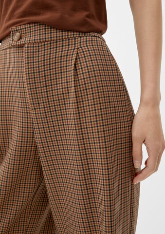 s.Oliver Wide Leg Bundfaltenhose in Braun