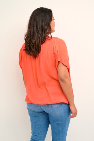 KAFFE CURVE - Blusa 'Ami' em laranja