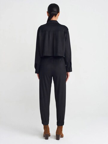 Effilé Pantalon Dilvin en noir