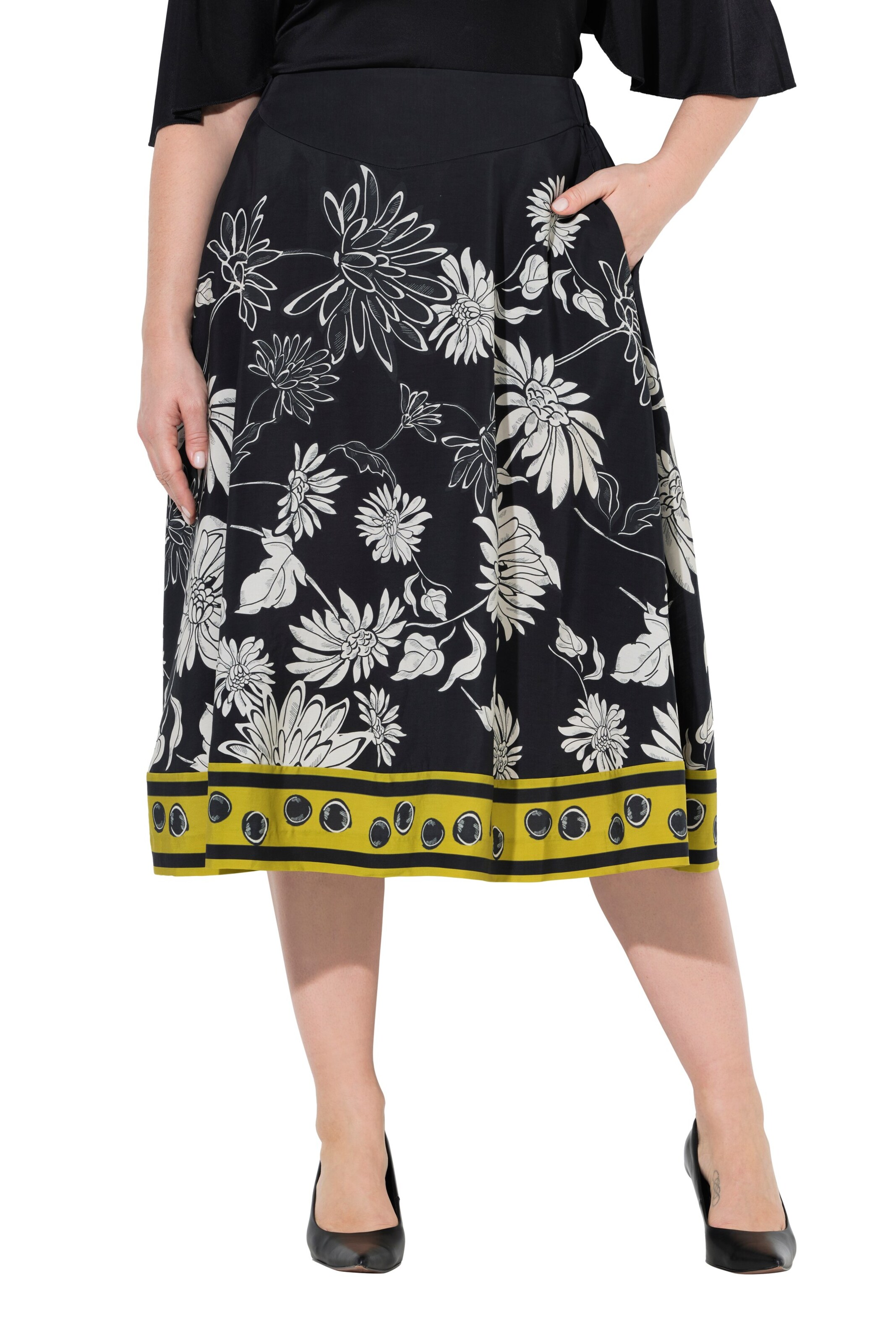 Ulla Popken Skirt in Black: front