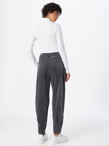 Gang Tapered Pleat-Front Pants 'Silvia' in Grey