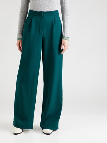 Regular Pantalon à pince Trendyol en vert : devant