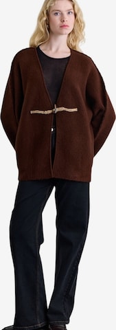 MANUKA Strickjacke in Braun: Vorderseite