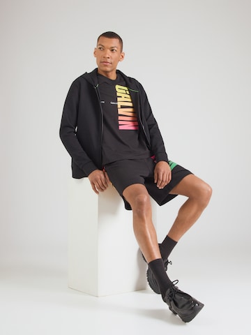 Calvin Klein Jeans T-shirt 'PRIDE' i svart