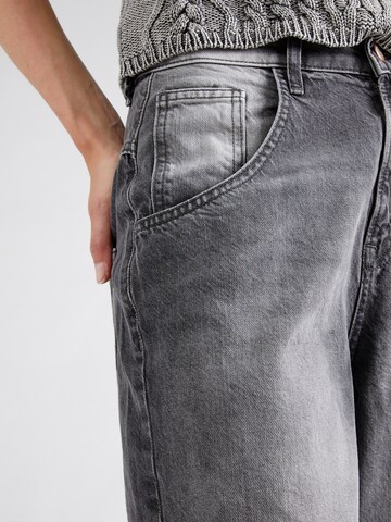 Loosefit Jean 'ONLJULIA' ONLY en gris
