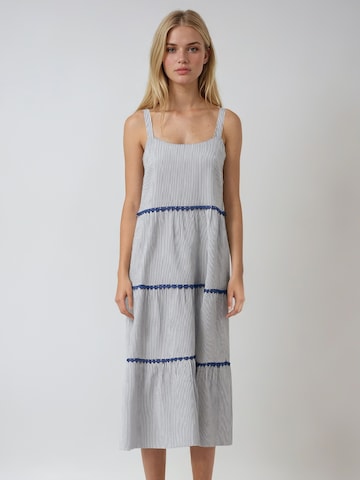 Noa Noa Jurk 'Halina' in Grijs: voorkant