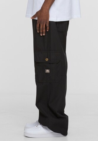 SOUTHPOLE Loose fit Cargo trousers in Black