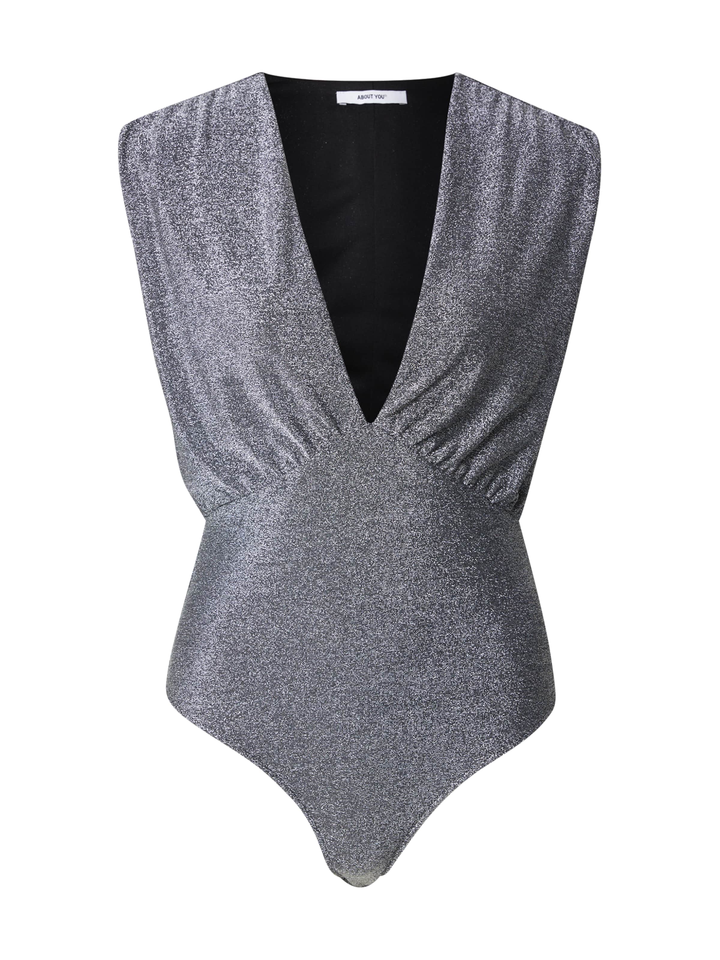 Tricou body 'Ivana' de la ABOUT YOU pe negru: față