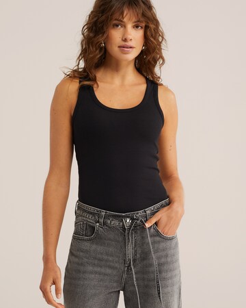WE Fashion - Top en negro: frente