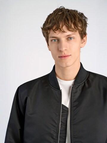 Lindbergh Between-Season Jacket in Black