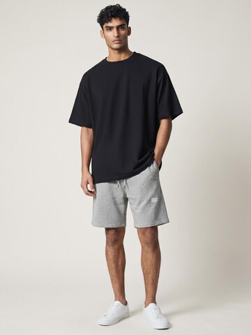 BeachBodyz - Bermudas en gris: frente