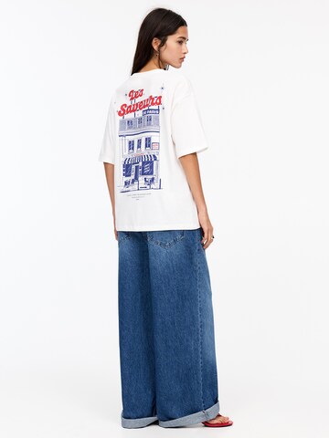 Pull&Bear Shirt in White: front