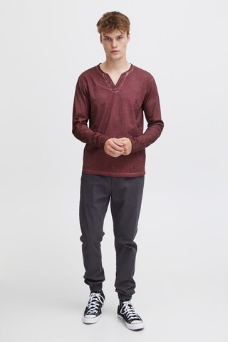!Solid V-Shirt 'Tinox' in Rot