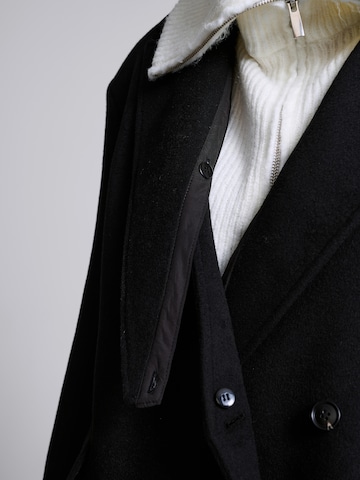 AEMMI Between-seasons coat in Black