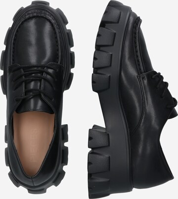 PIECES Fűzős cipő 'Radi' - fekete