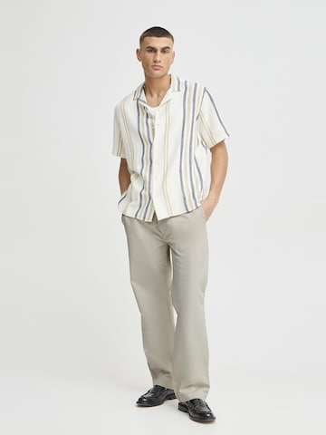 !Solid Regular Chinohose 'SDAlann' in Beige