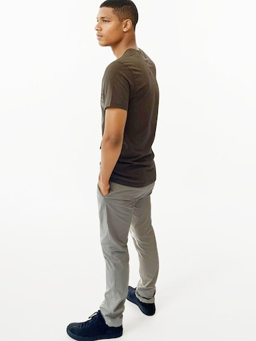 A Question Of (AQO) Bluser & t-shirts 'Anders Tee Garment Dyed' i brun