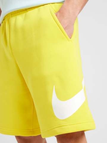 Nike Sportswear Обычный Штаны 'Club' в Желтый