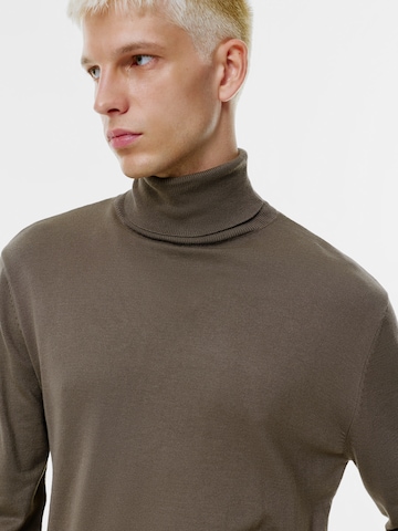 Pull&Bear Sweter w kolorze brązowy