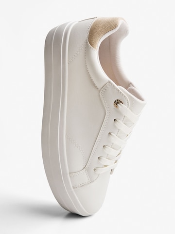 Bershka Nizke superge | bela barva