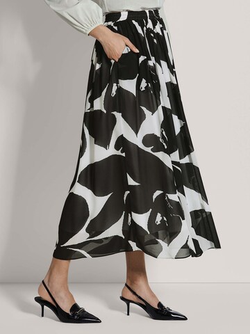 MADELEINE Rok in Zwart