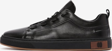 Sneaker bassa di Derimod in nero: frontale