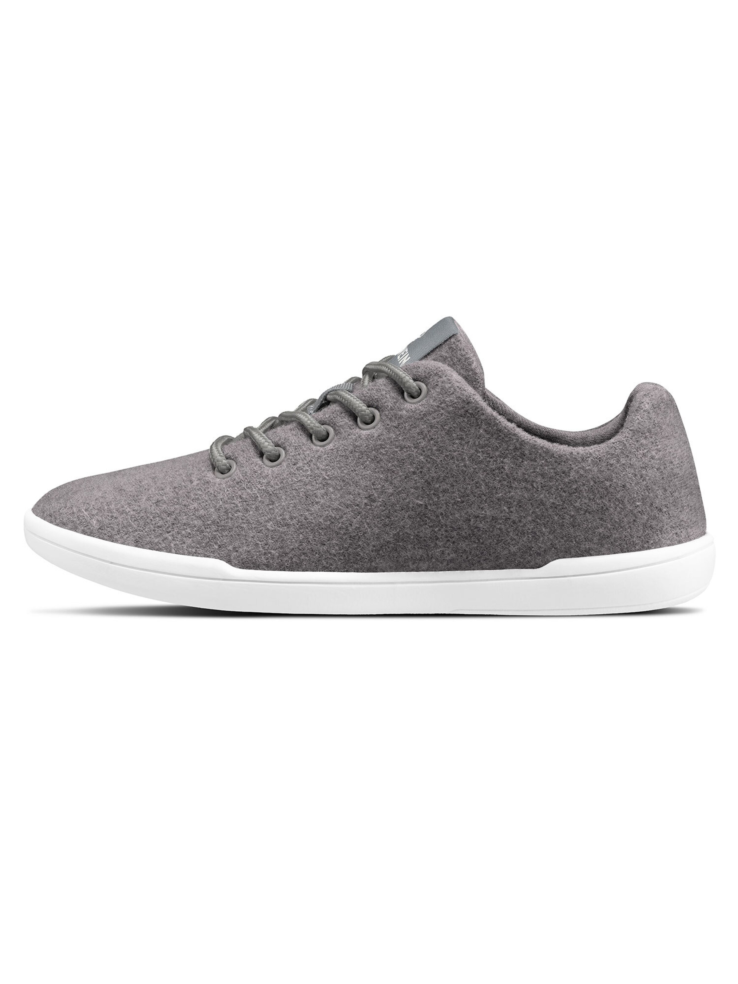 Baskets basses GIESSWEIN en gris : devant