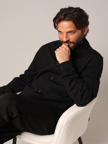 Coupe regular Chemise 'MATHEUS' Deeluxe en noir : devant