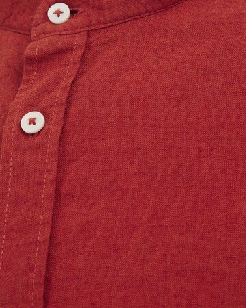 Coupe slim Chemise WE Fashion en rouge