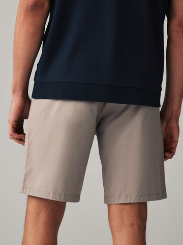 Next - regular Pantalón chino en gris