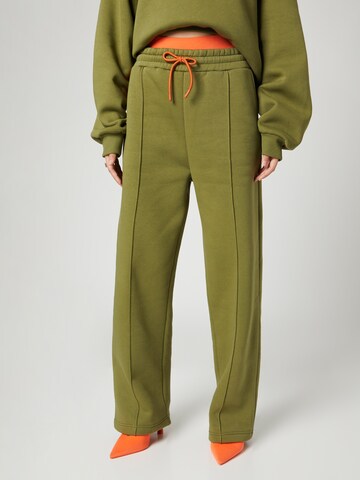 Smiles Regular Trousers 'Ediz' in Green: front