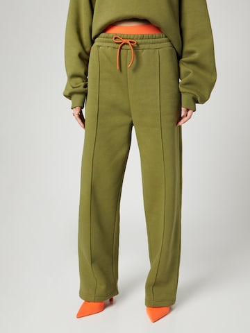 Smiles Regular Pants 'Ediz' in Green: front