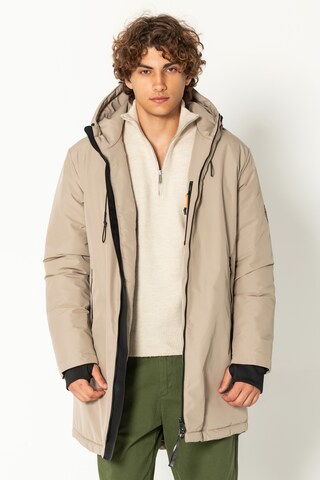 Ron Tomson Wintermantel, Model trägt Größe M in Braun: Vorderseite