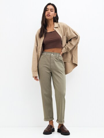 Regular Pantaloni de la Pull&Bear pe verde