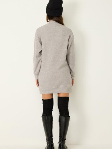 No Matter What Kleid in Grau