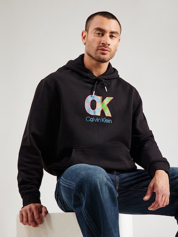 Sweat-shirt Calvin Klein en noir : devant