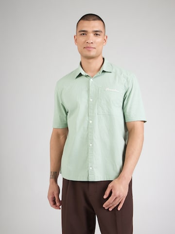 Coupe regular Chemise HOLLISTER en vert : devant