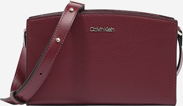 Calvin Klein Crossbody Bag in Red: front